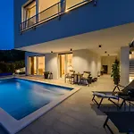 Luxury Perla In With Heated Pool Appartement Vinišće