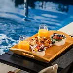 Luxury Perla In With Heated Pool