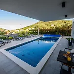 Luxury Perla In With Heated Pool Vinišće