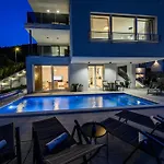 Luxury Perla In With Heated Pool Appartement
