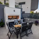 Luxury Perla In With Heated Pool Vinišće