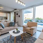Luxury Perla In With Heated Pool Appartement *
