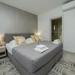 Luxury Perla In With Heated Pool *