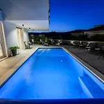 Luxury Perla In With Heated Pool Appartement *