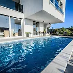 Appartement Luxury Perla In With Heated Pool Vinišće