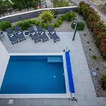 Luxury Perla In With Heated Pool Appartement Vinišće