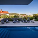 Luxury Perla In With Heated Pool Appartement *