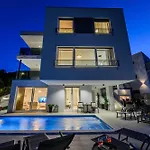 Luxury Perla In With Heated Pool Appartement