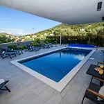 Appartement Luxury Perla In With Heated Pool Vinišće