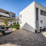 Luxury Perla In With Heated Pool Appartement *