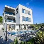 Appartement Luxury Perla In With Heated Pool Vinišće