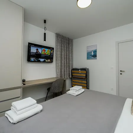 Luxury Perla In With Heated Pool 아파트