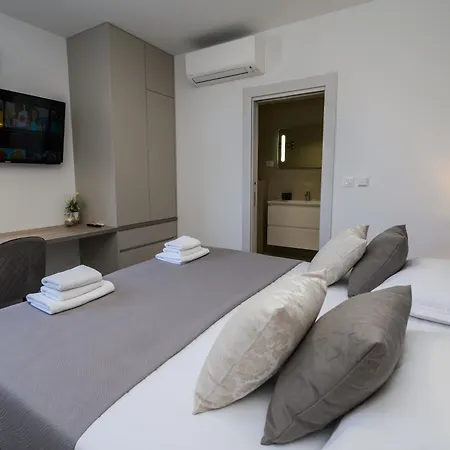 Luxury Perla In With Heated Pool 아파트 Vinišće