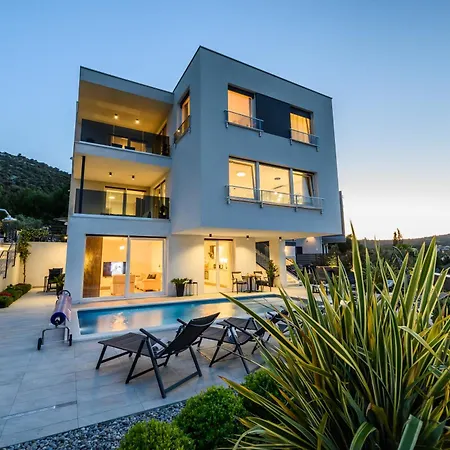 Luxury Perla In With Heated Pool Appartement