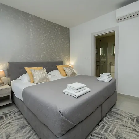 Luxury Perla In With Heated Pool *