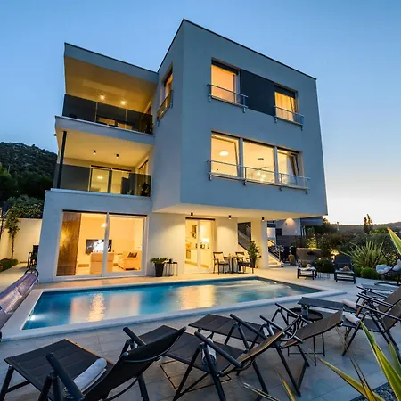 Luxury Perla In With Heated Pool Vinišće