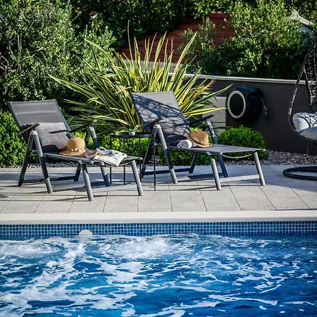 아파트 Luxury Perla In With Heated Pool