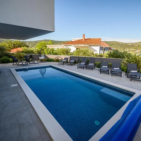 아파트 Luxury Perla In With Heated Pool