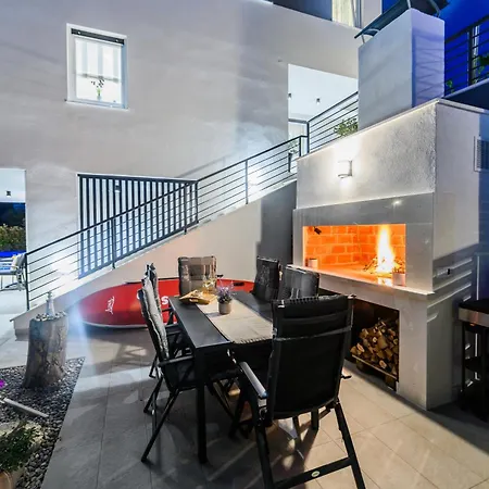 아파트 Luxury Perla In With Heated Pool