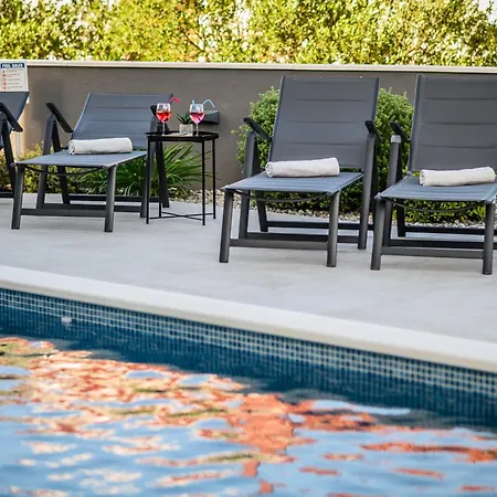 Luxury Perla In With Heated Pool 아파트 Vinišće