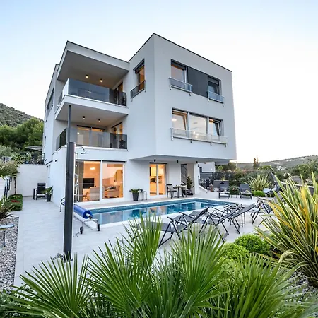 Luxury Perla In With Heated Pool *