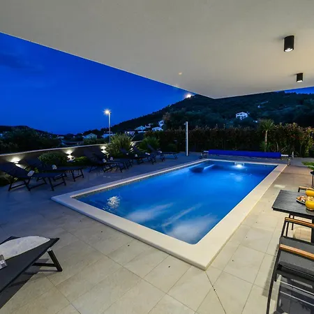 Luxury Perla In With Heated Pool *