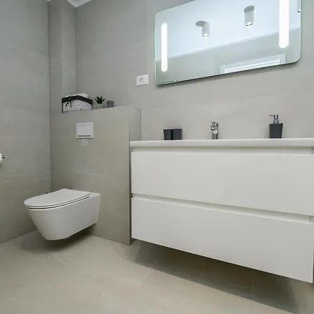 Luxury Perla In With Heated Pool