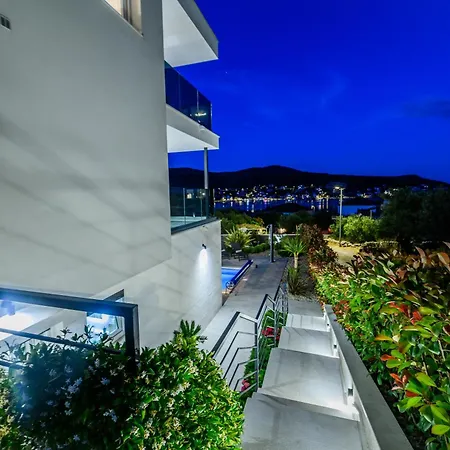 Luxury Perla In With Heated Pool Apartament *