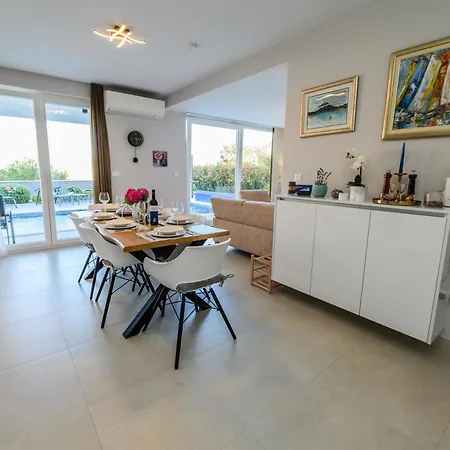Luxury Perla In With Heated Pool Apartament