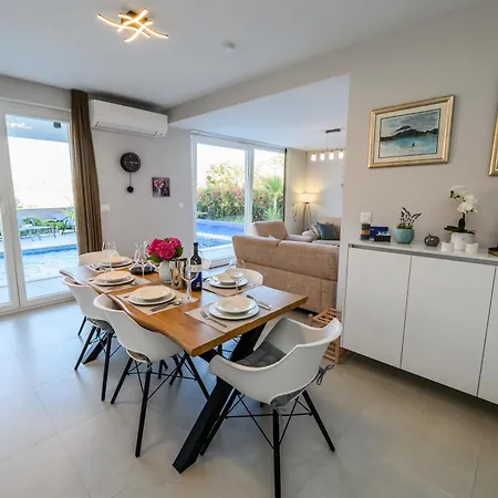 Apartament Luxury Perla In With Heated Pool