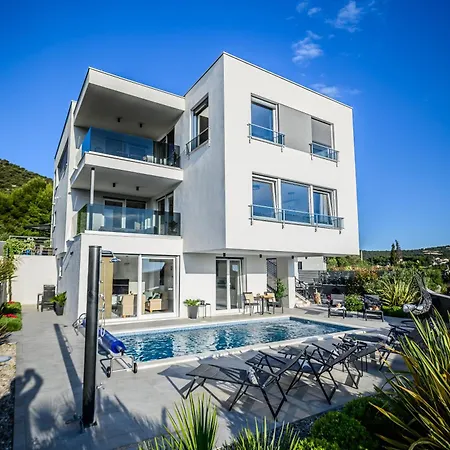 Luxury Perla In With Heated Pool Vinišće