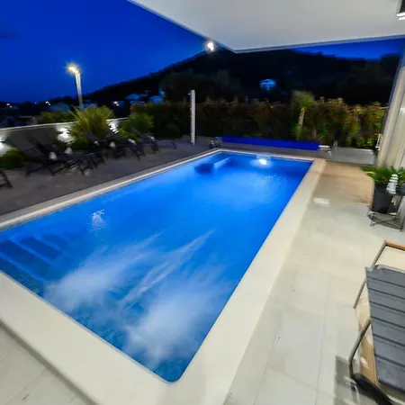 Luxury Perla In With Heated Pool Vinišće