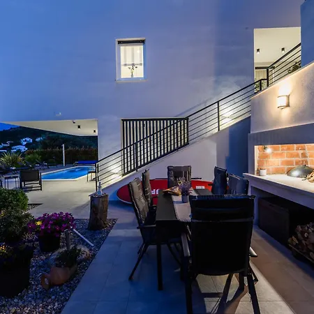 شقة Luxury Perla In With Heated Pool