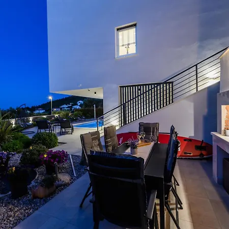 Luxury Perla In With Heated Pool Vinišće