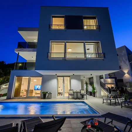 Luxury Perla In With Heated Pool شقة