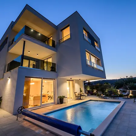 Luxury Perla In With Heated Pool *