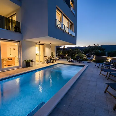 Luxury Perla In With Heated Pool *