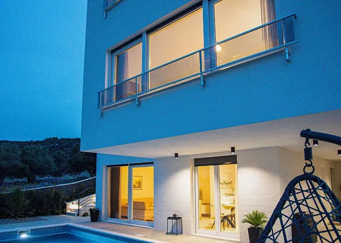 Luxury Perla In With Heated Pool
